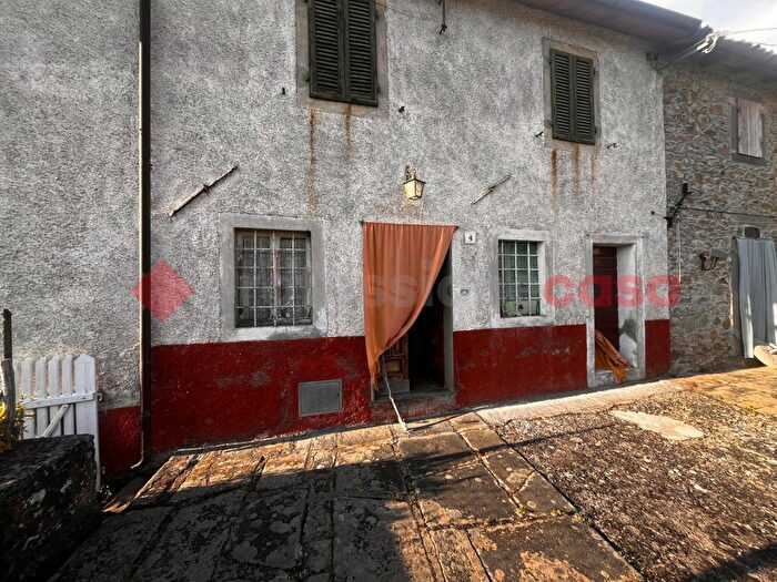 Casa trilocale in vendita in Via della Scaletta Vibbiana Snc, San Romano In Garfagnana