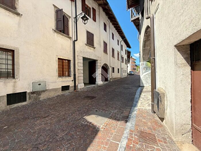 Appartamento trilocale in vendita in Via Roma, Amaro