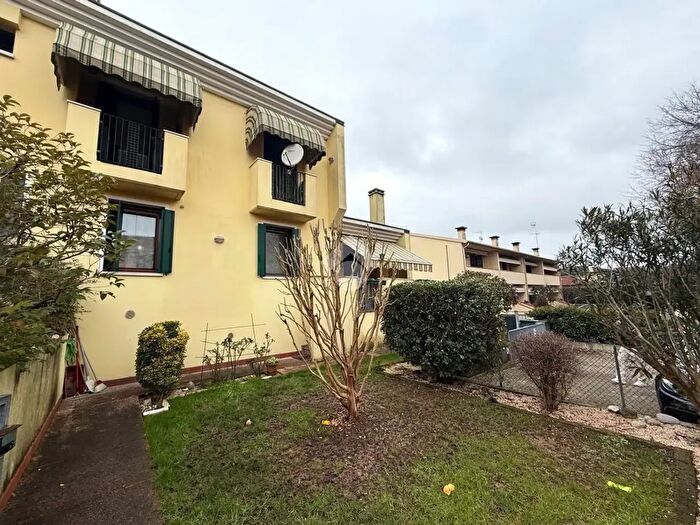 Appartamento trilocale in vendita in Via Cornaro, Piombino Dese