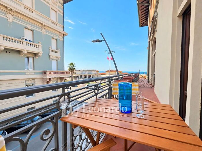 Appartamento trilocale in vendita in Viale Carducci, Viareggio