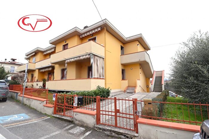 Appartamento trilocale in vendita in Via Guglielmo Oberdan, Bucine