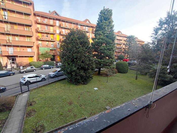 Appartamento trilocale in affitto in Via Ermanno WolfFerrari, Vigentino Fatima, Milano