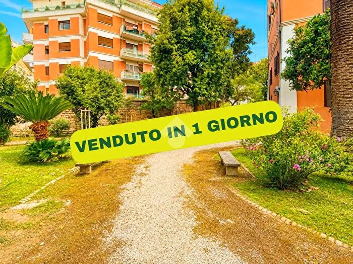 Appartamento trilocale in vendita in Via Sannio, Roma