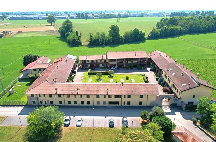 Casa in vendita in Via Castel Liteggio Castel Liteggio Cologno al Serio Bg Italia, Cologno Al Serio