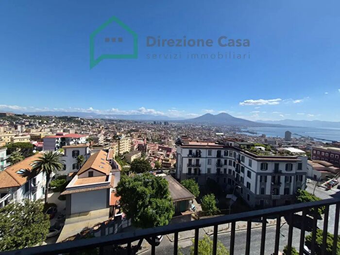 Appartamento con 5 locali in vendita in Via Girolamo Santacroce, Napoli