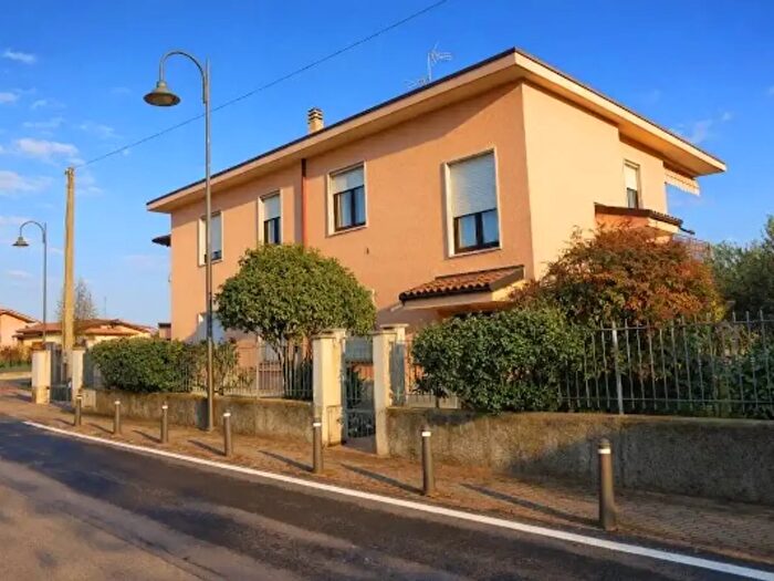 Appartamento quadrilocale in vendita in Via Carvisi, Terno DIsola