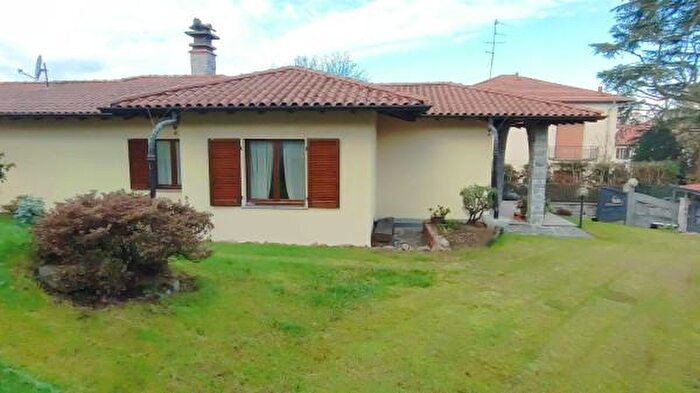 Casa con 6 locali in vendita in Via Serena, Sumirago