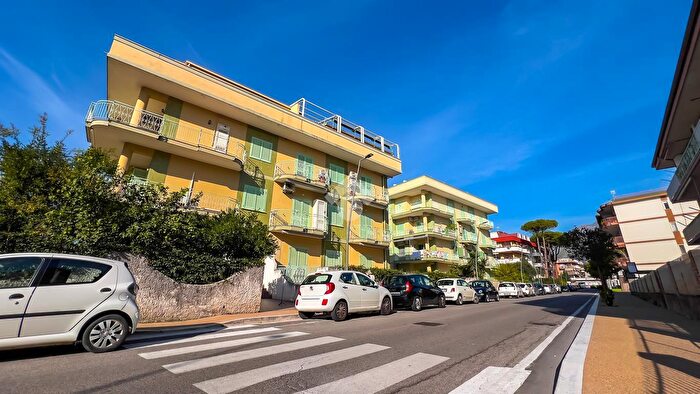 Appartamento quadrilocale in vendita in Via Dino Penazzato, Formia