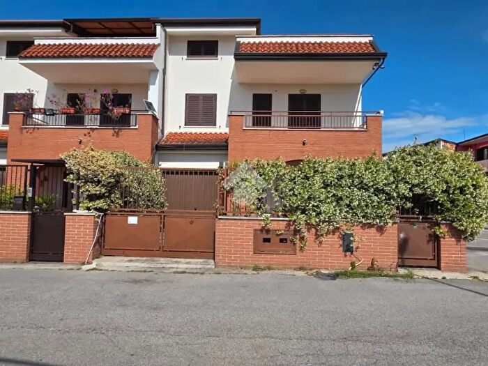 Casa con 5 locali in vendita in Via Pietro Giannone, Villa Di Briano