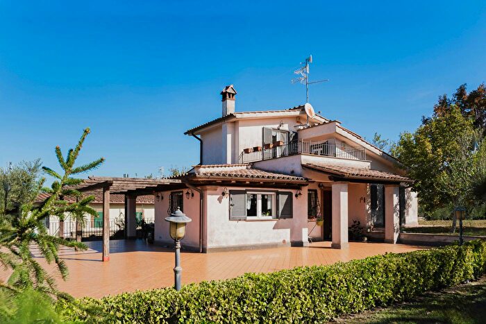 Casa con 6 locali in vendita in Via Fosso del Pavone, Campagnano Di Roma