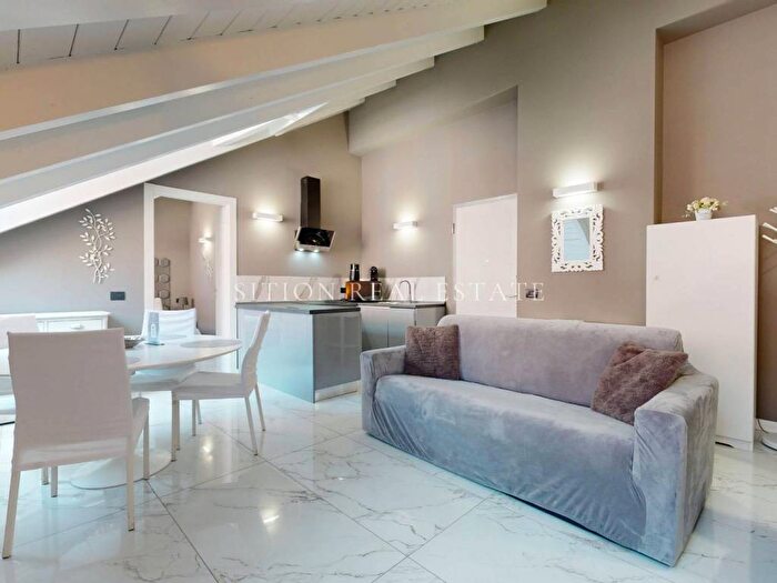 Appartamento trilocale in affitto in Corso Di Porta Romana, Quadronno Crocetta, Milano