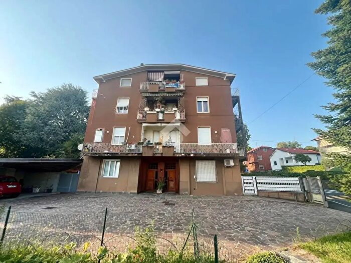 Appartamento trilocale in vendita in Via Addolorata, Carugo
