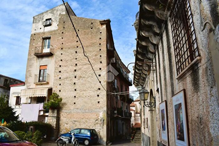 Appartamento con 5 locali in vendita in Via IV Maggio, Paola