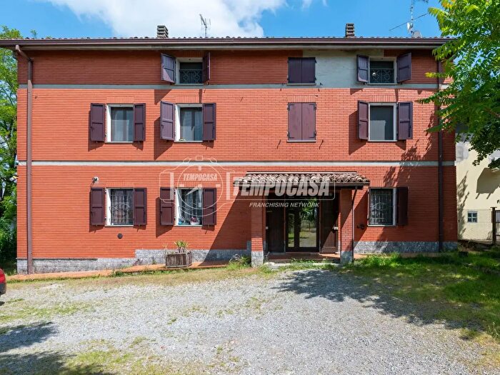 Appartamento con 5 locali in vendita in Via San Felice, Reggio Emilia