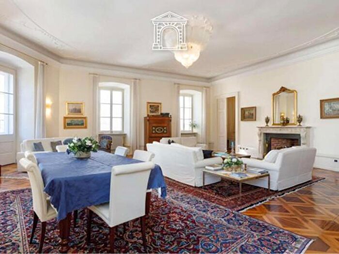 Appartamento quadrilocale in vendita in Piazza Casali, Trieste