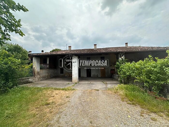 Casa in vendita in Via Olive, Montichiari