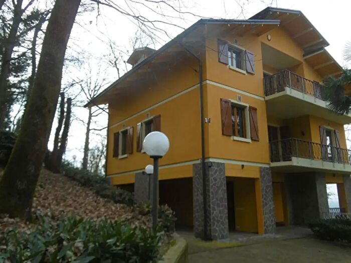 Casa con 8 locali in vendita in Quattro Castella