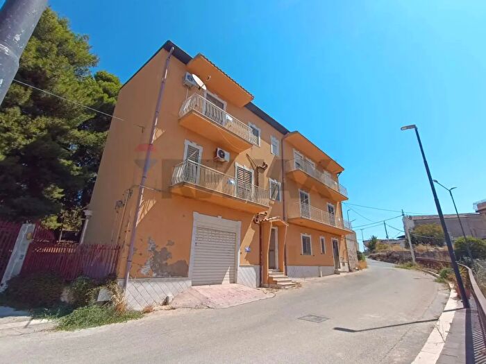 Casa con 10 locali in vendita in Don Giuseppe Arcieri, Favara