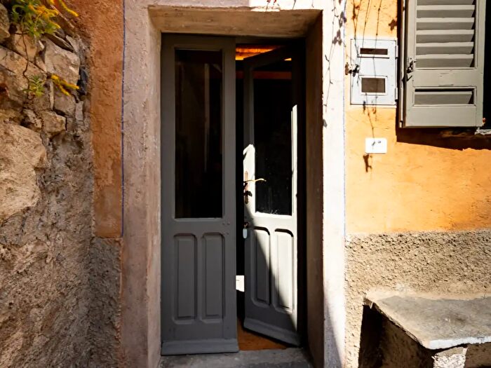 Casa quadrilocale in vendita in Via Tridi, Torno