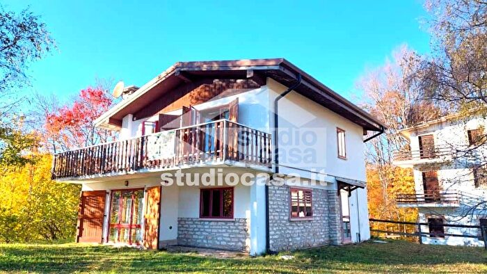 Casa con 7 locali in vendita in Sega di Ala, Ala