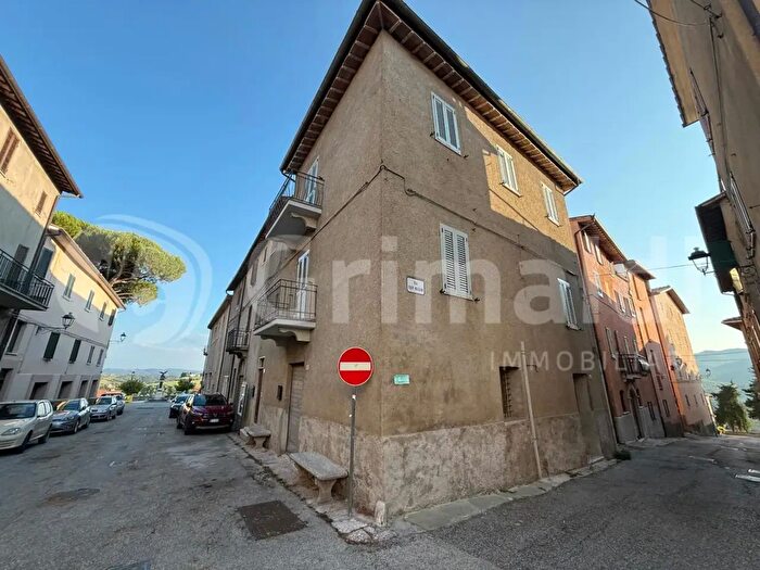 Appartamento trilocale in vendita in Piazza Roma, San Venanzo