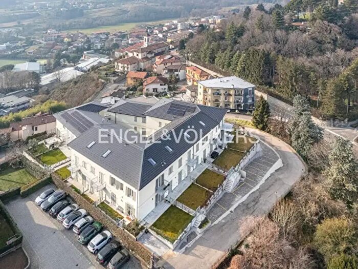 Appartamento con 5 locali in vendita in Via Bruno Carnini, San Fermo Della Battaglia