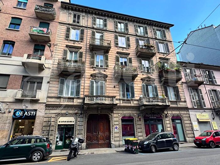 Appartamento trilocale in affitto in Via Madama Cristina, San Salvario Dante, Torino