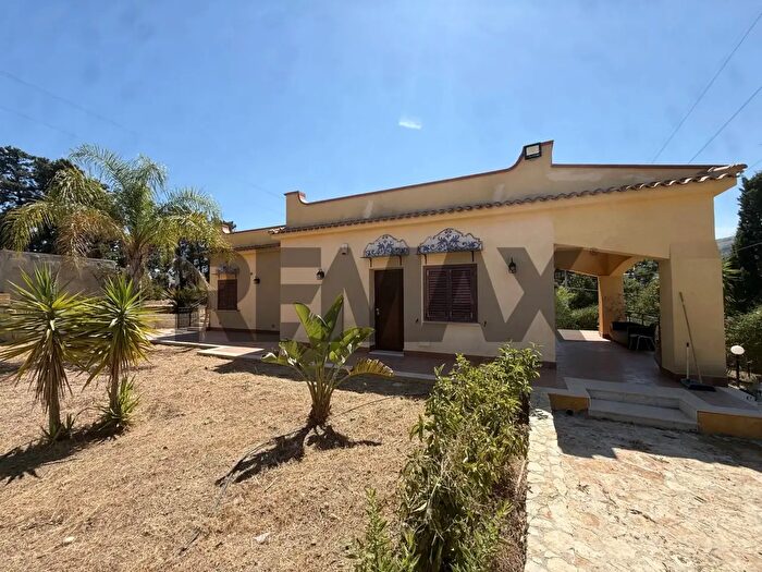Casa con 6 locali in vendita in Trabia