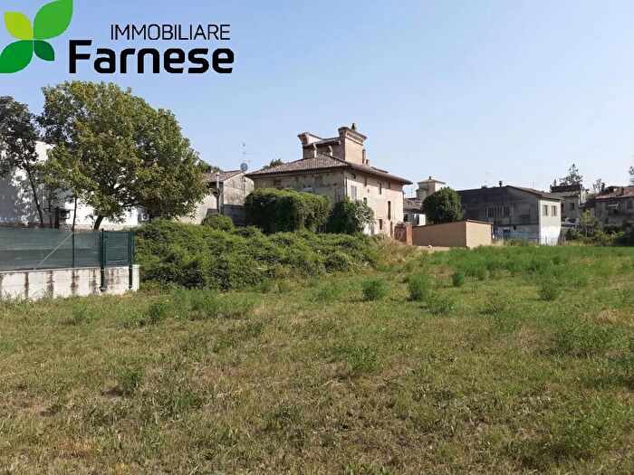 Casa con 10 locali in vendita in Caorso EmiliaRomagna, Caorso
