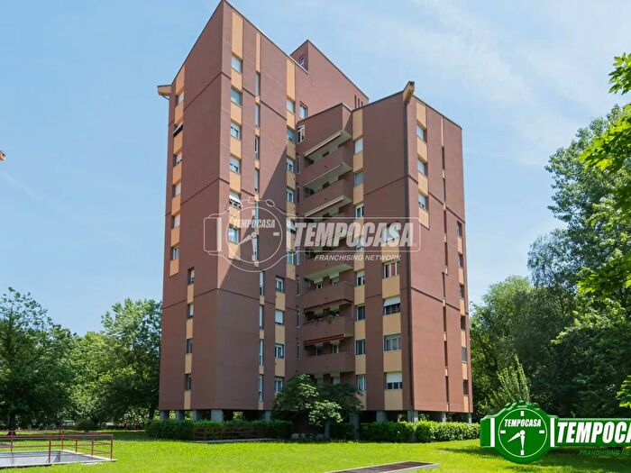 Appartamento trilocale in vendita in Via Valsesia, Milano