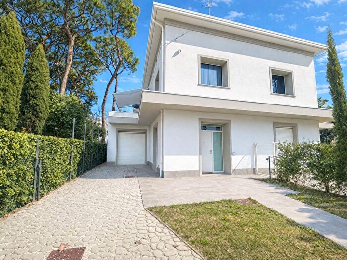 Appartamento trilocale in affitto in Viale Fabio Filzi, Centro, Riccione