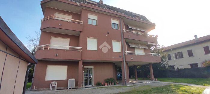 Appartamento quadrilocale in vendita in Via Dante, Lonate Pozzolo