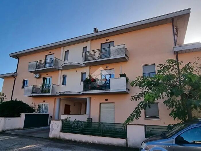Appartamento trilocale in vendita in Via Giovanni Falcone, Cannara
