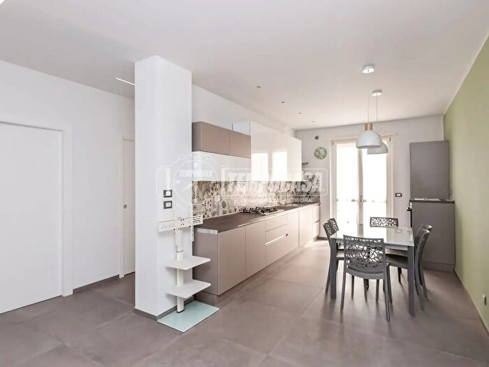 Appartamento trilocale in vendita in Via Asiago, Santena