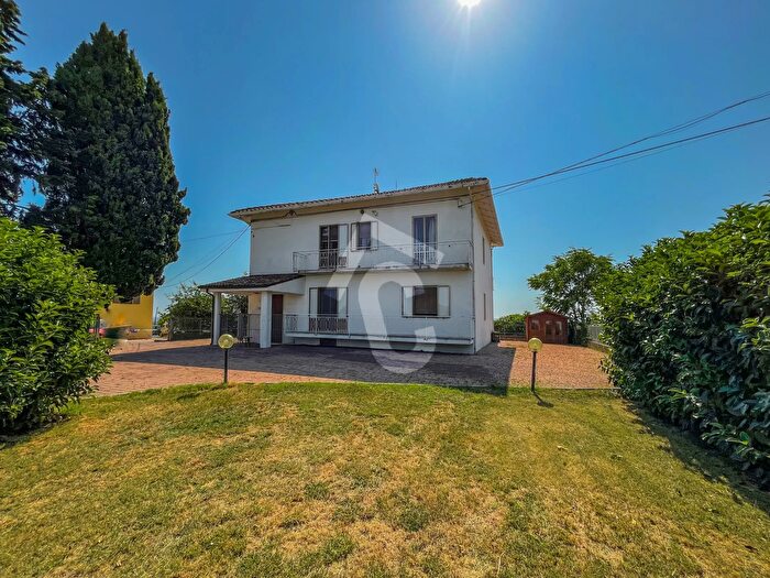 Casa con 10 locali in vendita in Monsano