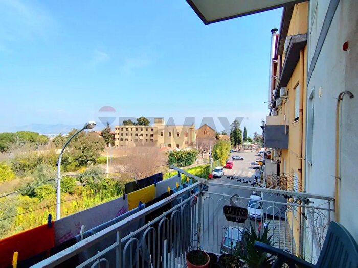 Appartamento con 5 locali in vendita in Via Ruffo di Calabria, Palermo