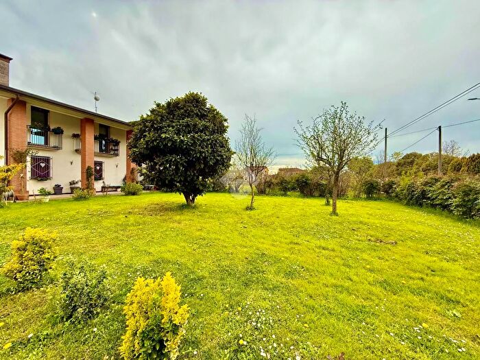Casa con 5 locali in vendita in Via San Lorenzo, Abano Terme
