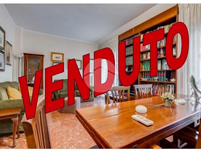 Appartamento trilocale in vendita in Via Monte Cervialto, Roma