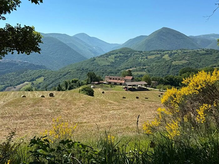 Casa con 10 locali in vendita in Casa Colombi, Cerreto Di Spoleto