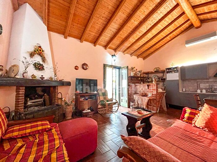 Casa con 5 locali in vendita in Crovacchi Snc, Santa Maria Di Licodia