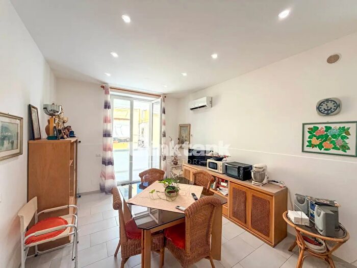Appartamento trilocale in vendita in Via Agusto Von Platen, Siracusa