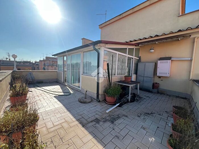 Appartamento trilocale in vendita in Via dei Gelsi, Roma