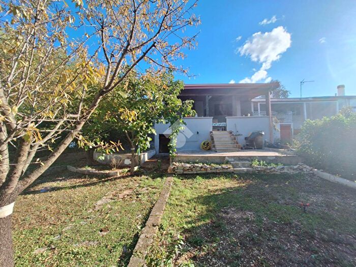 Casa trilocale in vendita in Zona Lagogemolo, Cassano Delle Murge