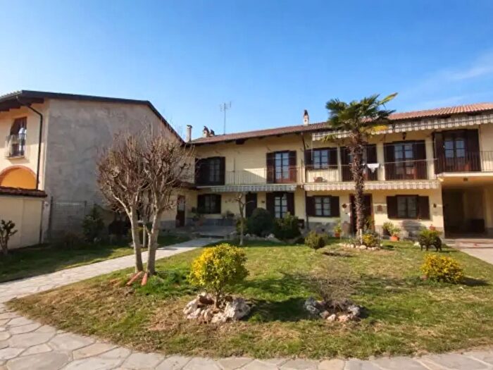 Casa con 5 locali in vendita in Via Vincenzo Gioberti, Sommariva Del Bosco