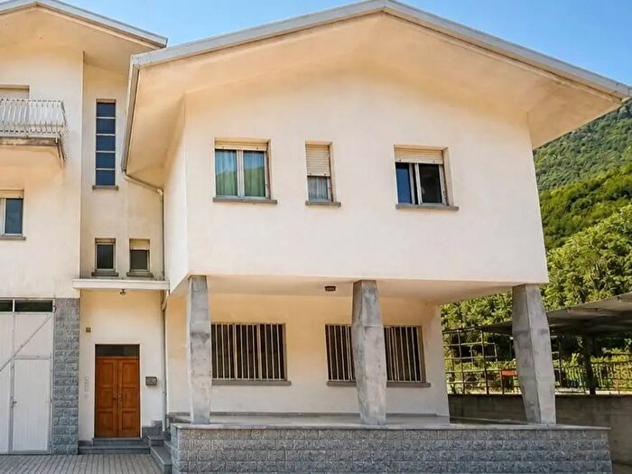 Appartamento quadrilocale in vendita in Via Marcolano, Zone