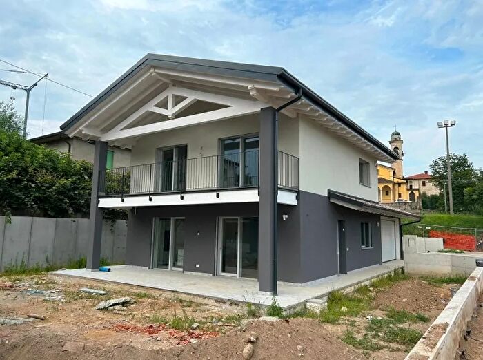 Casa quadrilocale in vendita in Via S Giorgio Cantello Va Italia, Cantello