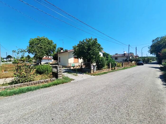 Casa trilocale in vendita in Via delle Peschiere, Pocenia