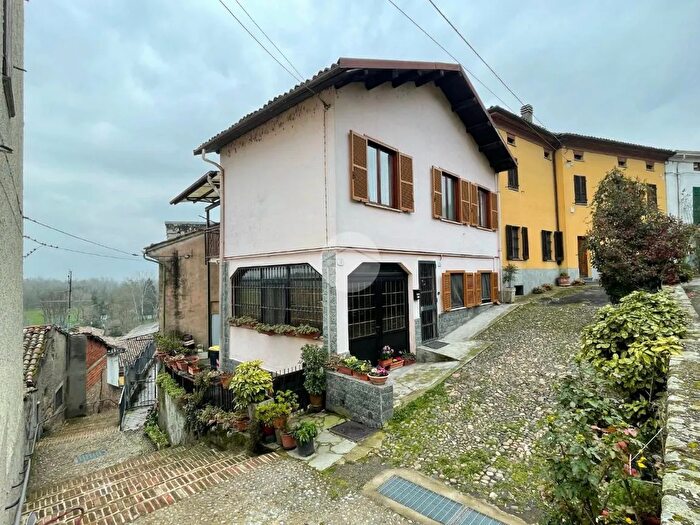 Casa con 5 locali in vendita in Via XX Settembre, Montecastello
