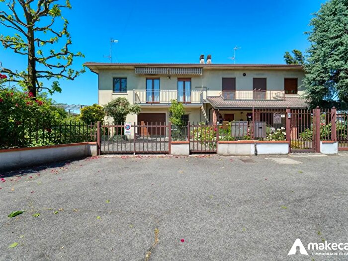 Casa trilocale in vendita in Via Pascoli, Cerro Al Lambro