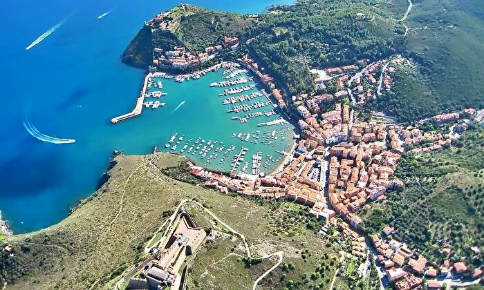 Casa con 12 locali in vendita in Monte Argentario